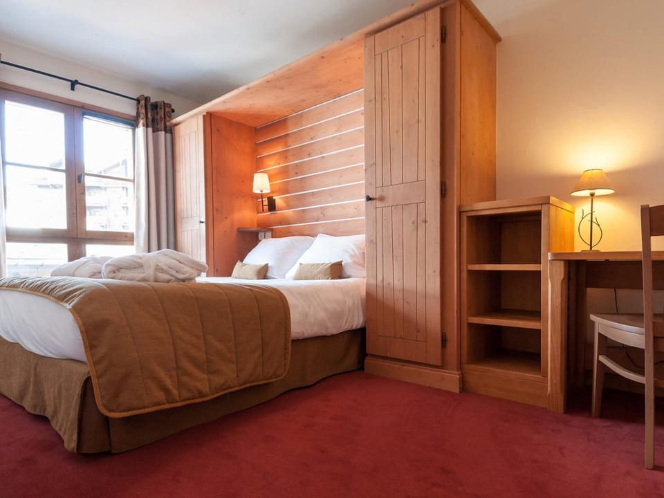 Bed, Photo of the whole room, Bedroom, wardrobe