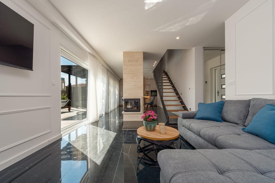 Communal lounge/ TV room, Living room
