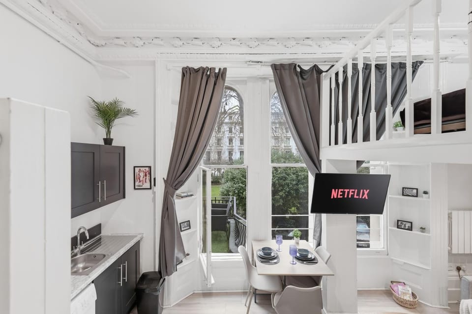 TV and multimedia, Kitchen or kitchenette, Dining area