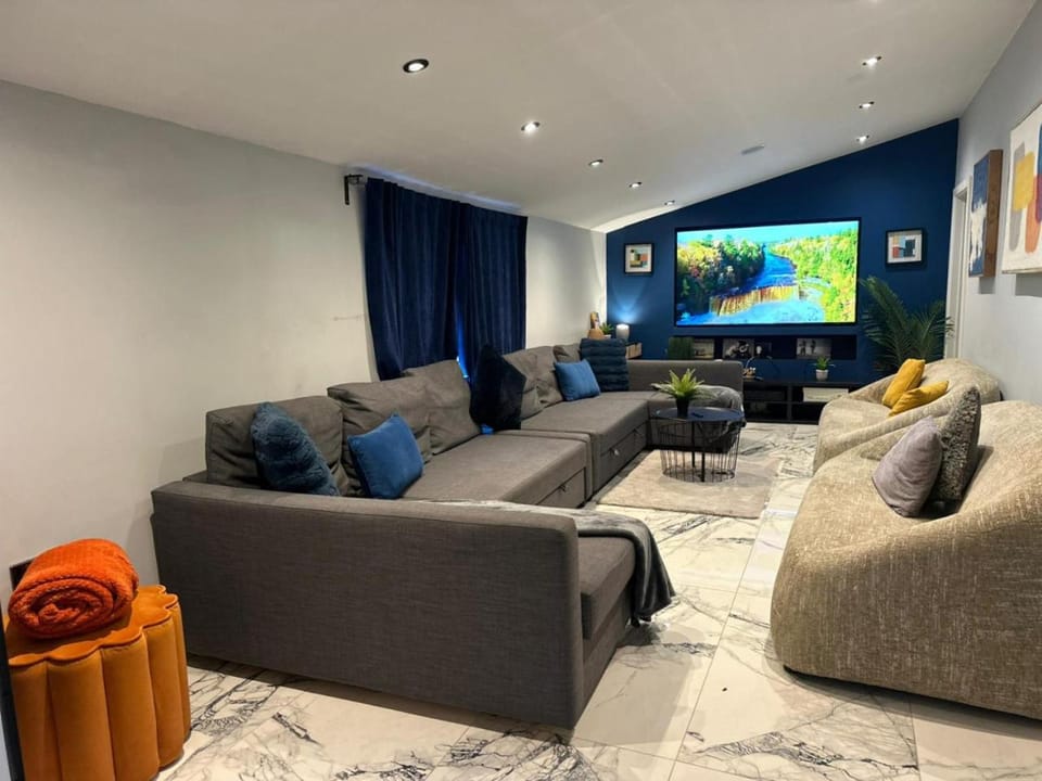 Luxury Jacuzzi Cottage near Harry Potter & Nature Apartment in Watford
