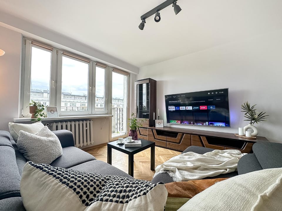 Communal lounge/ TV room, TV and multimedia, Living room, Seating area, Evening entertainment