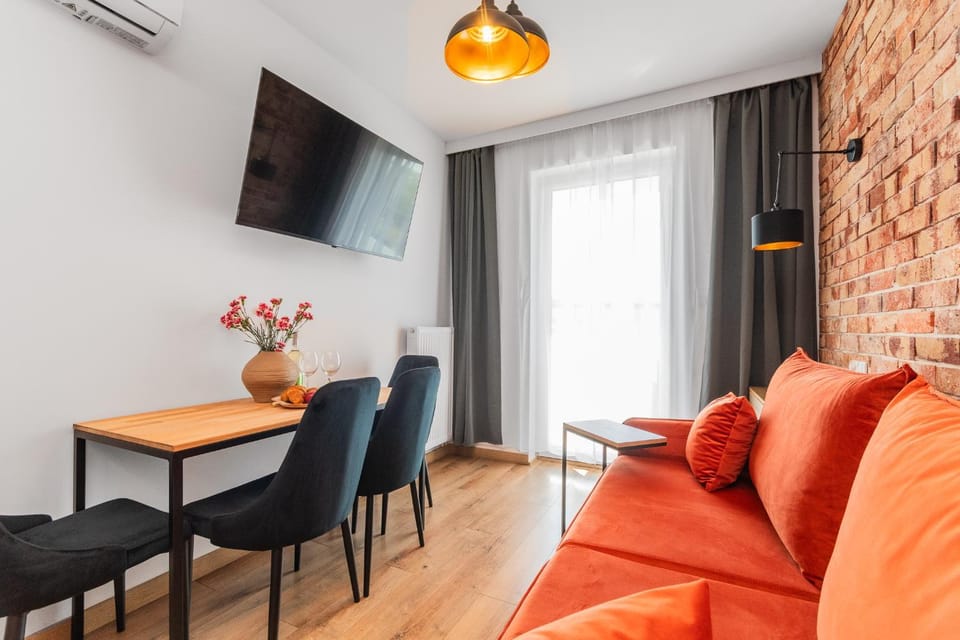 TV and multimedia, Seating area, Dining area, pet friendly, air conditioner