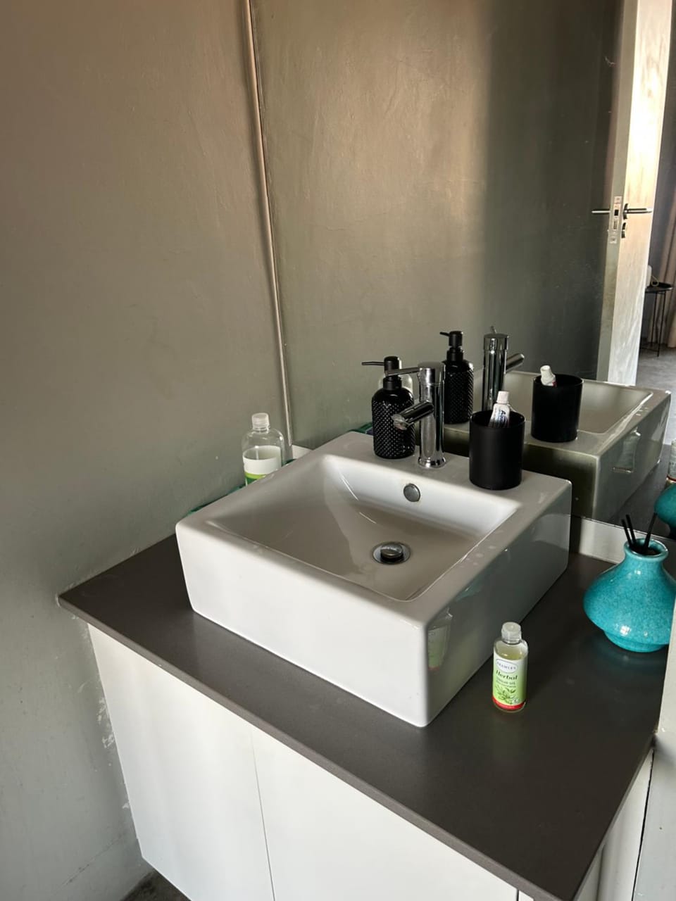 Trendy, retro-urban industrial Jozi Maboneng apartment Apartment in Johannesburg