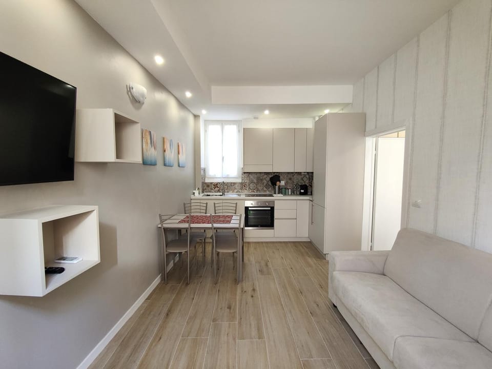 Kitchen or kitchenette, Living room, Lunch