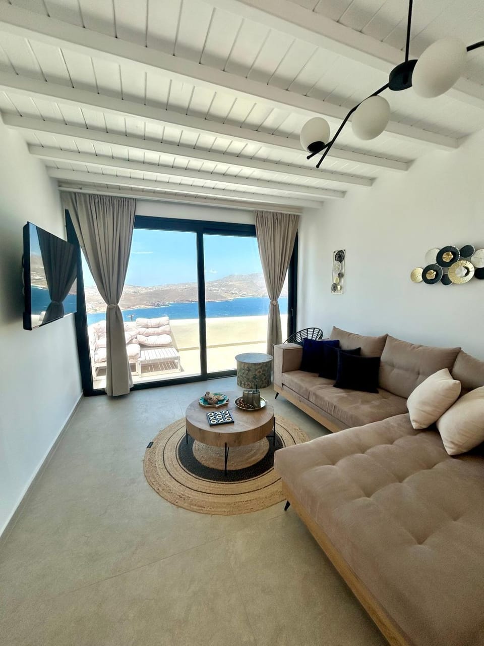 TV and multimedia, Living room, Seating area, Sea view