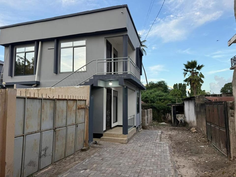 Property building, Day, Neighbourhood, Street view