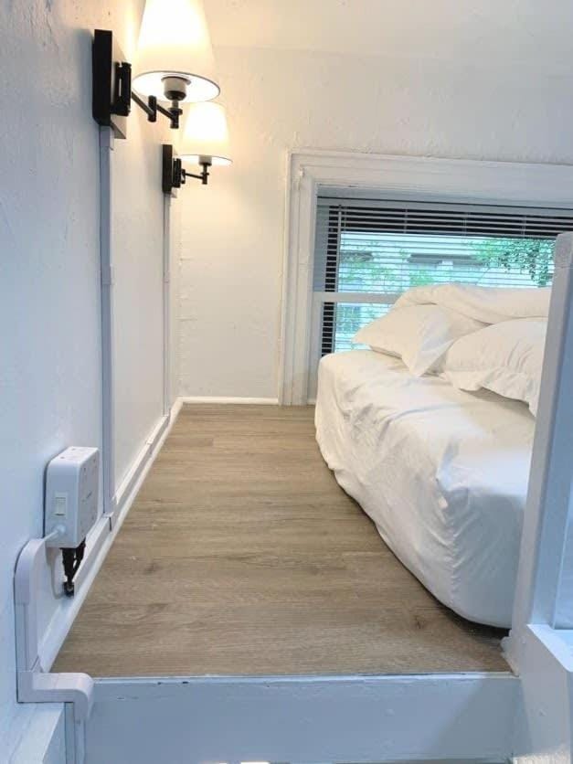 Private room with Shared bath on Union Square 11 Inn in Union Square