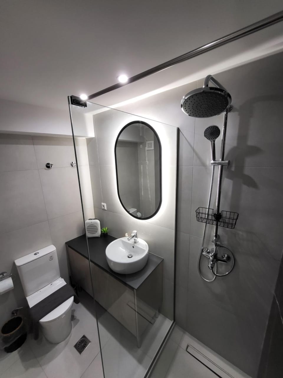 Shower, Toilet, Bathroom, towels