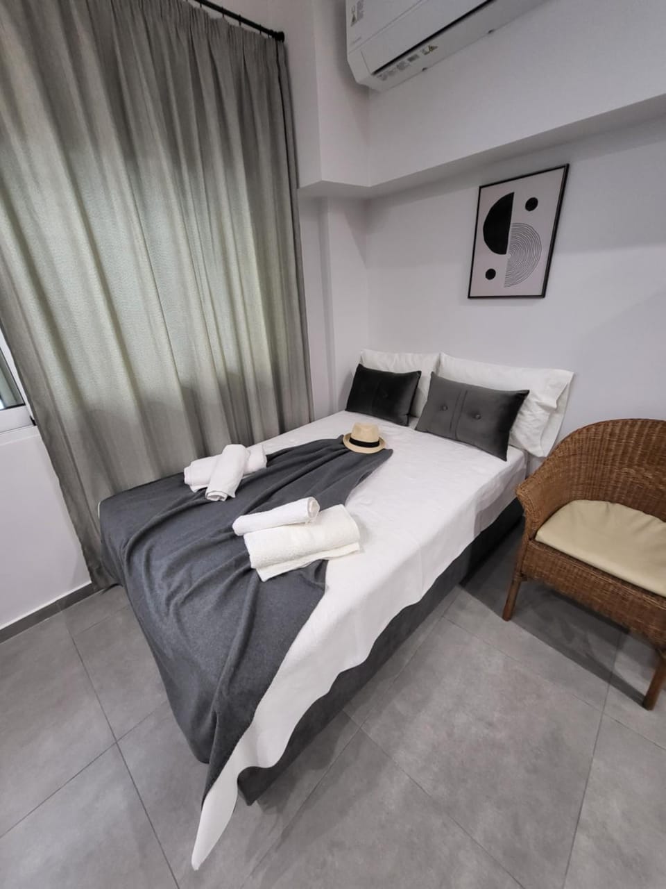 Bed, Bedroom, towels, air conditioner