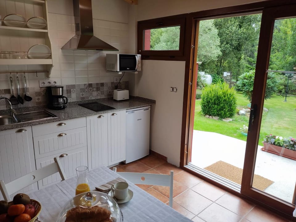 Kitchen or kitchenette, Garden view, pet friendly