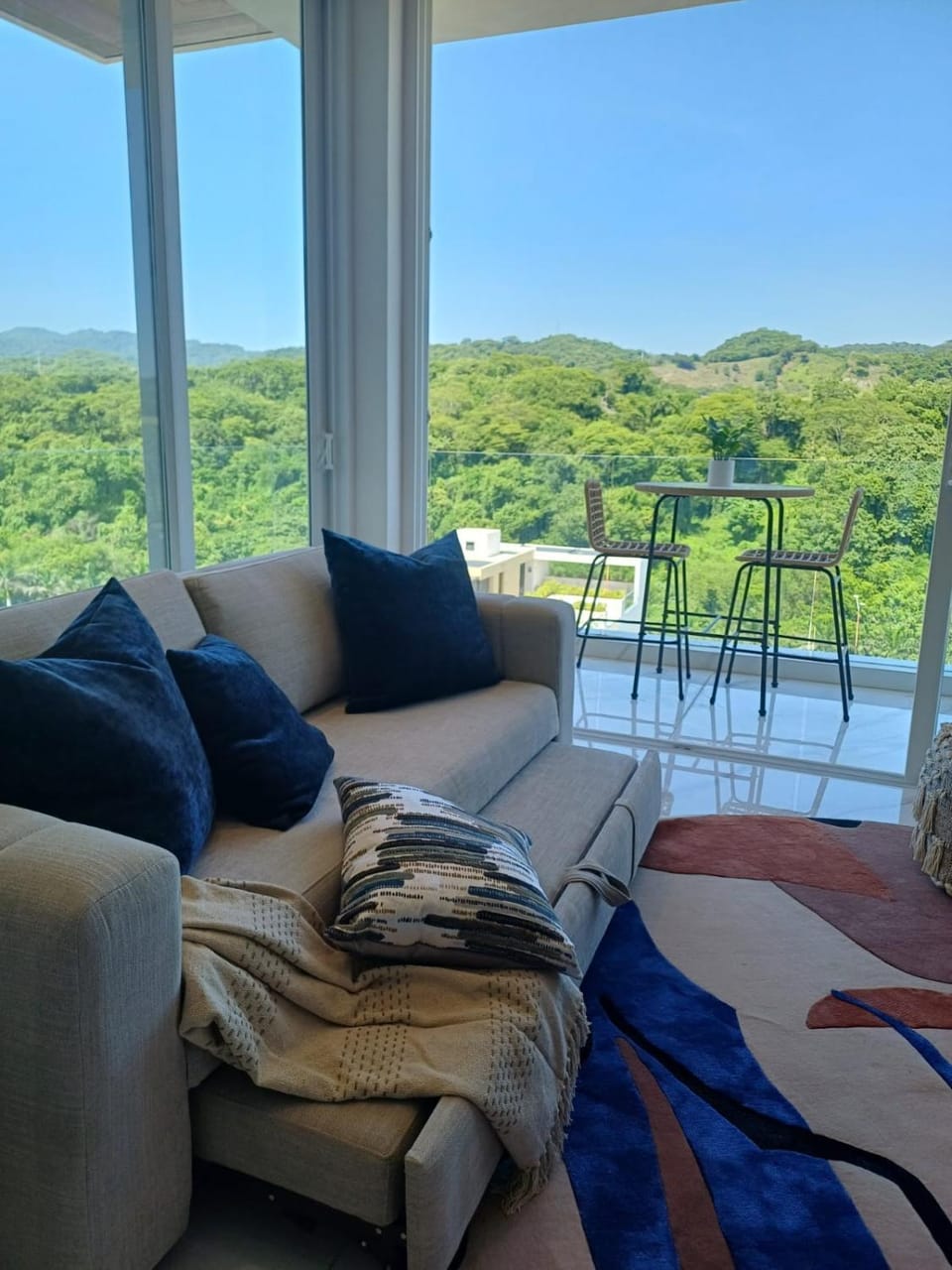 Balcony/Terrace, Living room, Mountain view