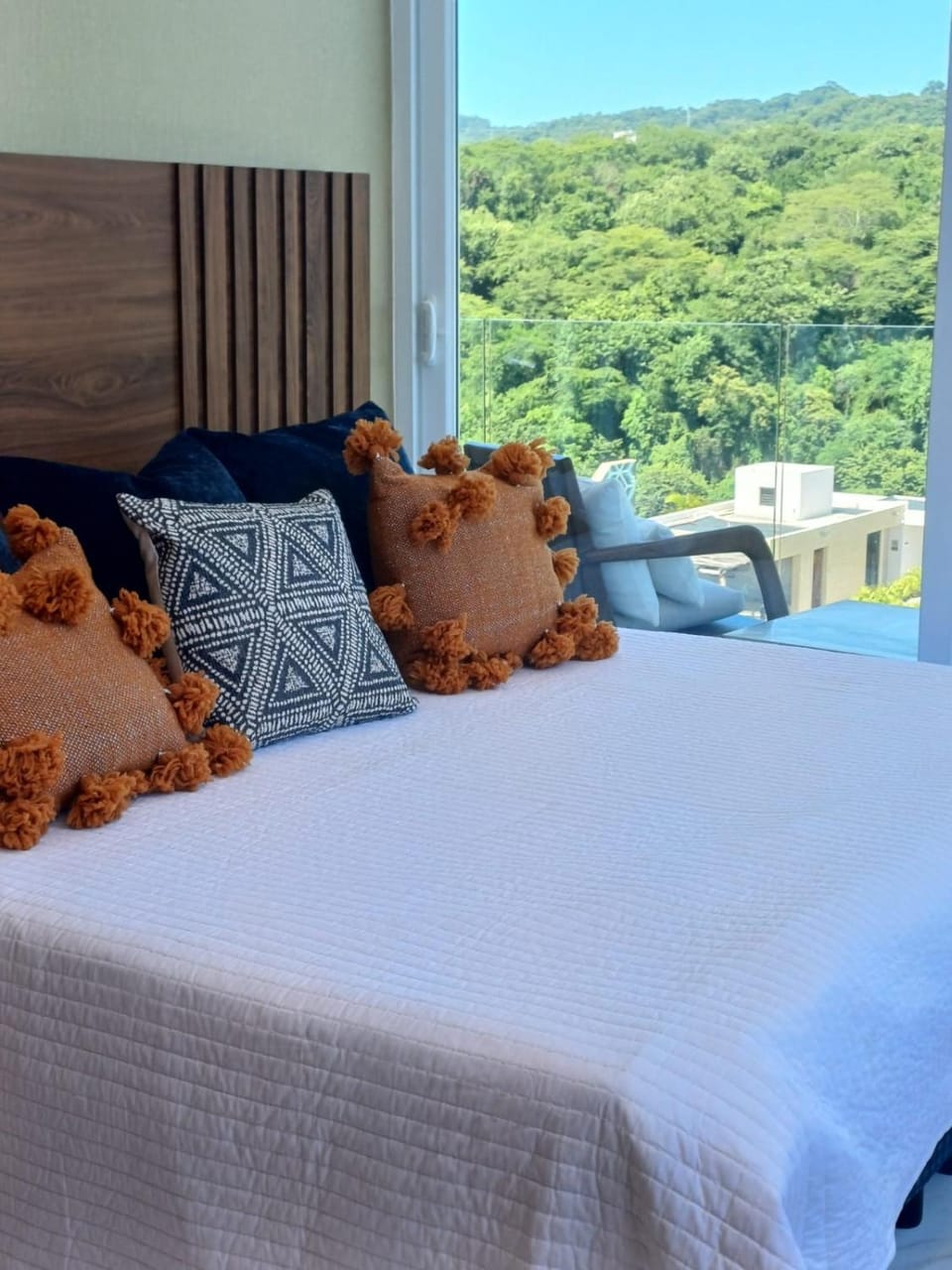 Bedroom, Mountain view