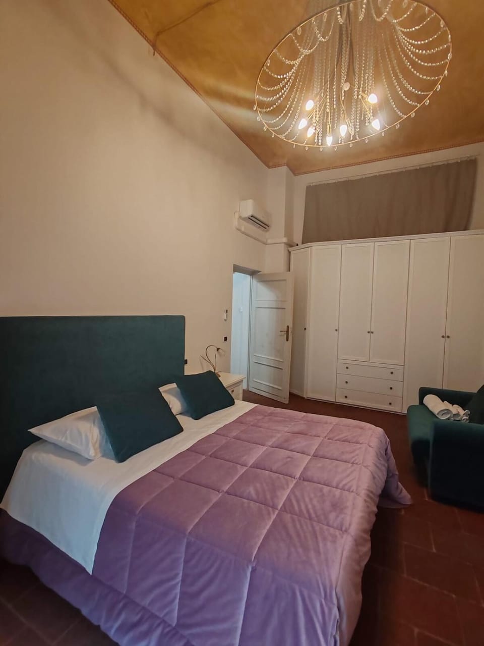 Bed, Photo of the whole room, Bedroom, wardrobe, air conditioner