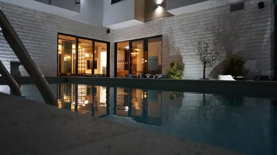 Property building, Lounge or bar, Swimming pool