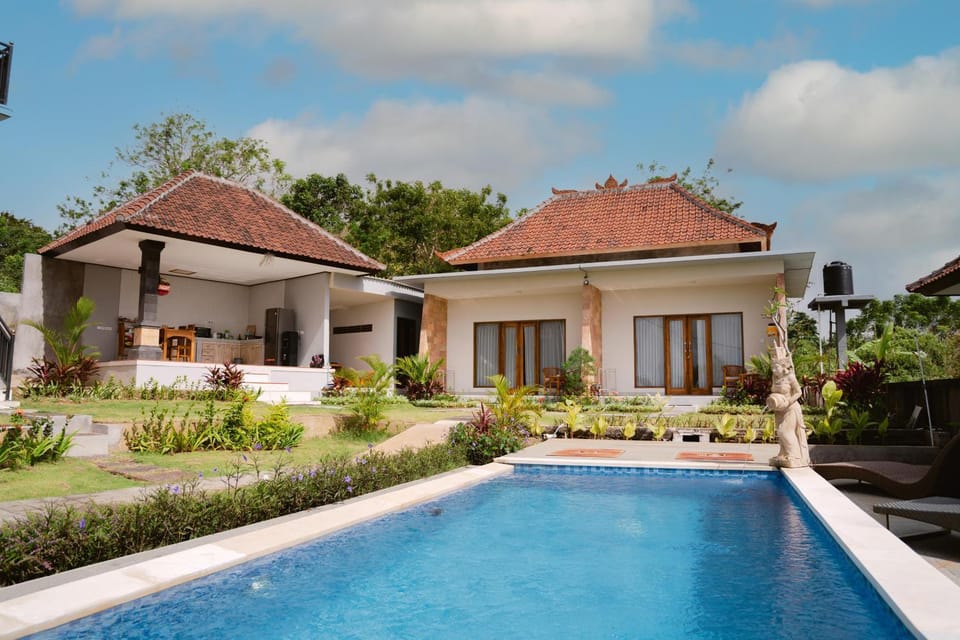 Property building, Balcony/Terrace, Pool view, Swimming pool