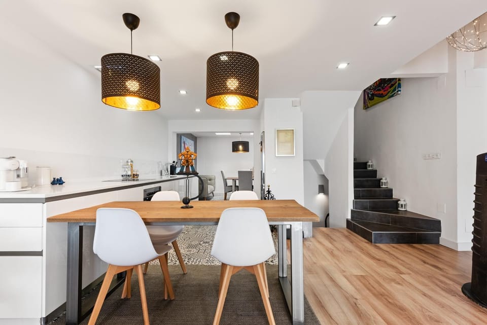 Property building, Kitchen or kitchenette, Living room