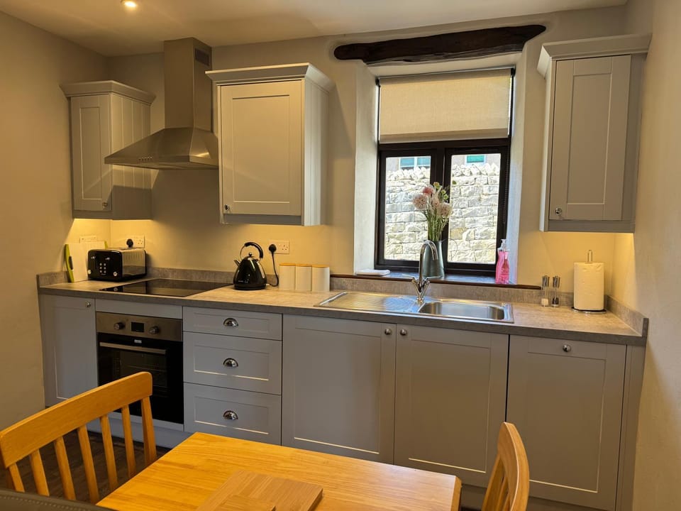 Kitchen or kitchenette, Dining area, dishwasher, stove, toaster