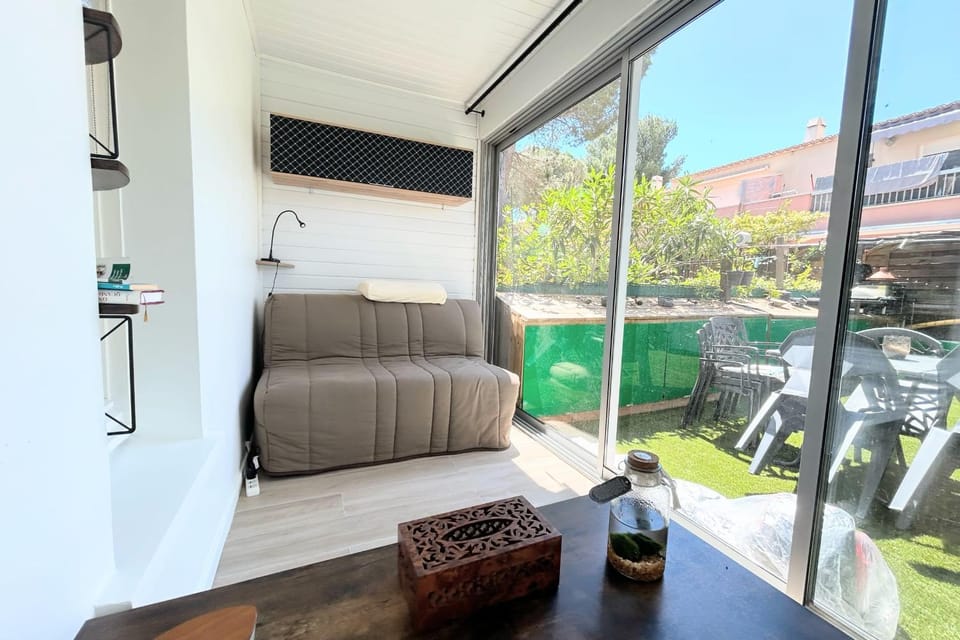 Communal lounge/ TV room