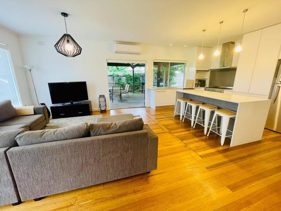 Kitchen or kitchenette, Living room