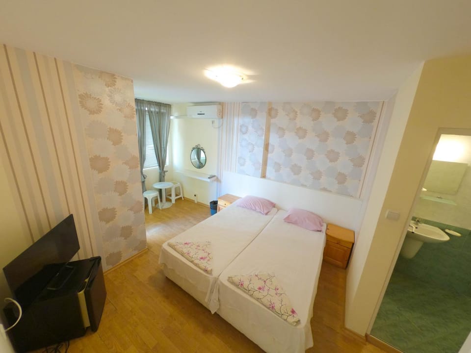 Bathroom, Photo of the whole room, Seating area