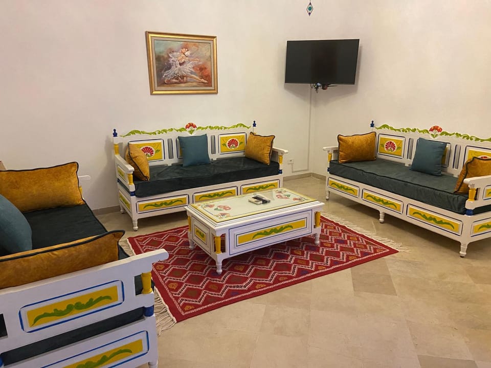 Marsa-Sidi Bousaid Pleasant Authentic Home Villa in Tunis Governorate, Tunisia