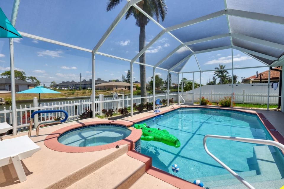 Patio, Hot Tub, Pool view, Swimming pool, Swimming pool