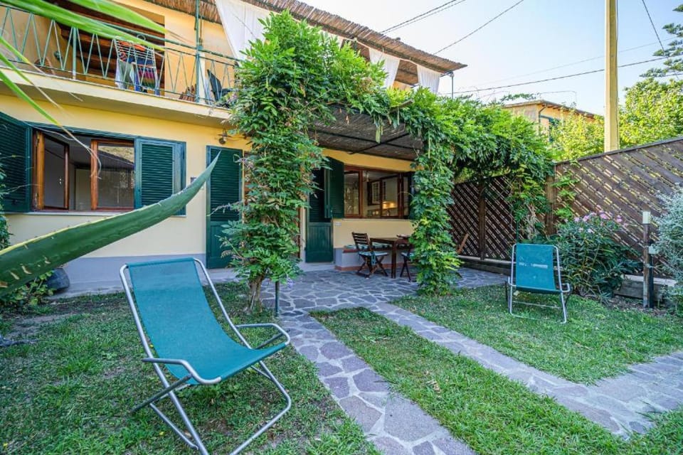 Day, Garden view