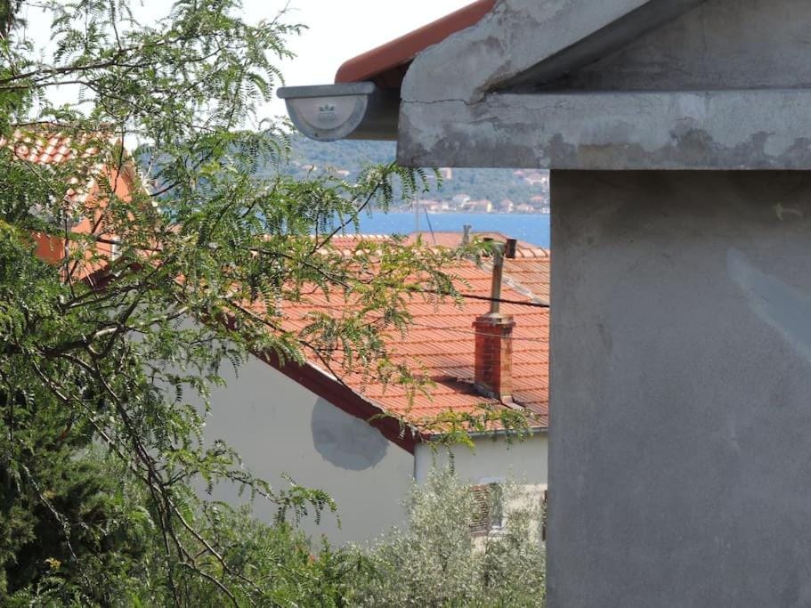 Private apartments, parking, beach distance 350 meters Apartment in Šibenik-Knin County, Croatia