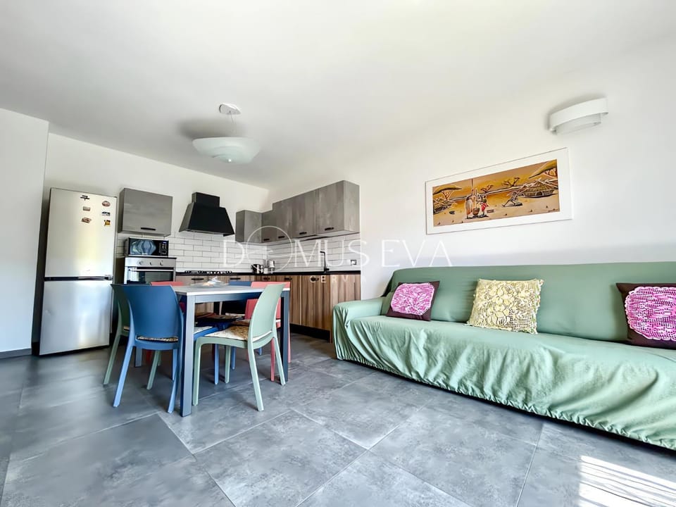 Kitchen or kitchenette, Living room, Dining area, oven