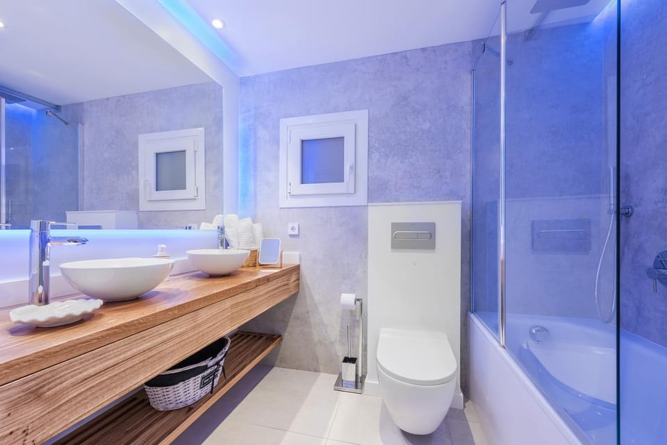 Bathroom, Living room