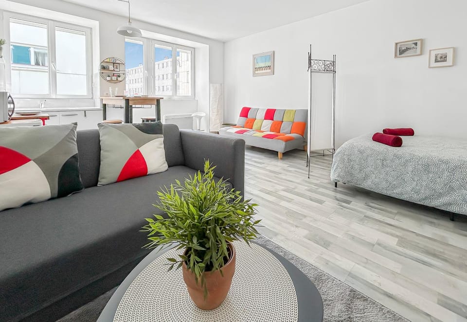 Bed, Living room, Seating area