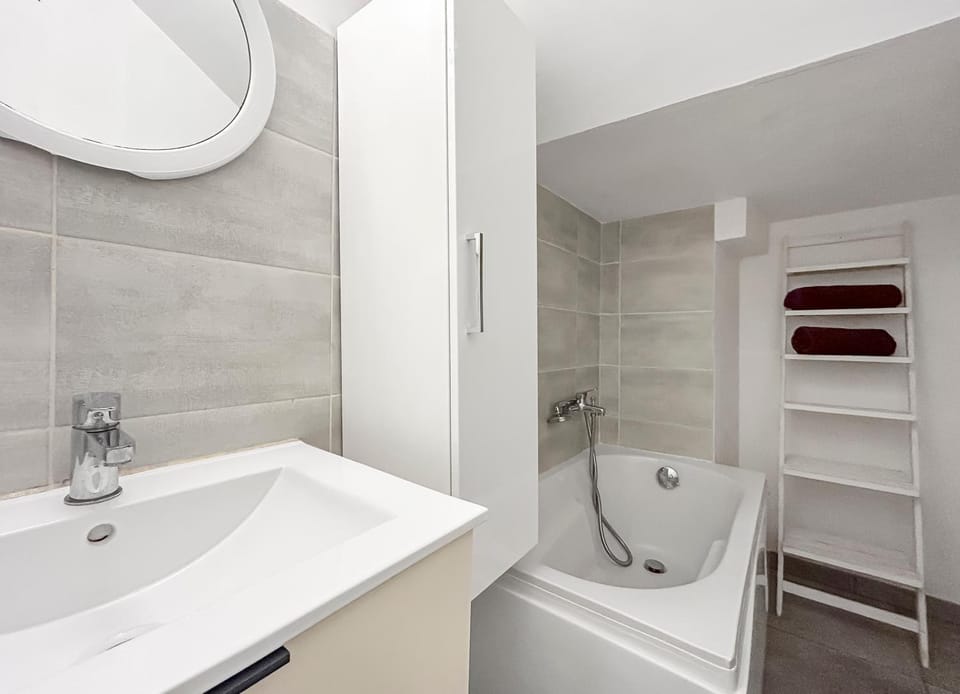 Bathroom, Bath, towels