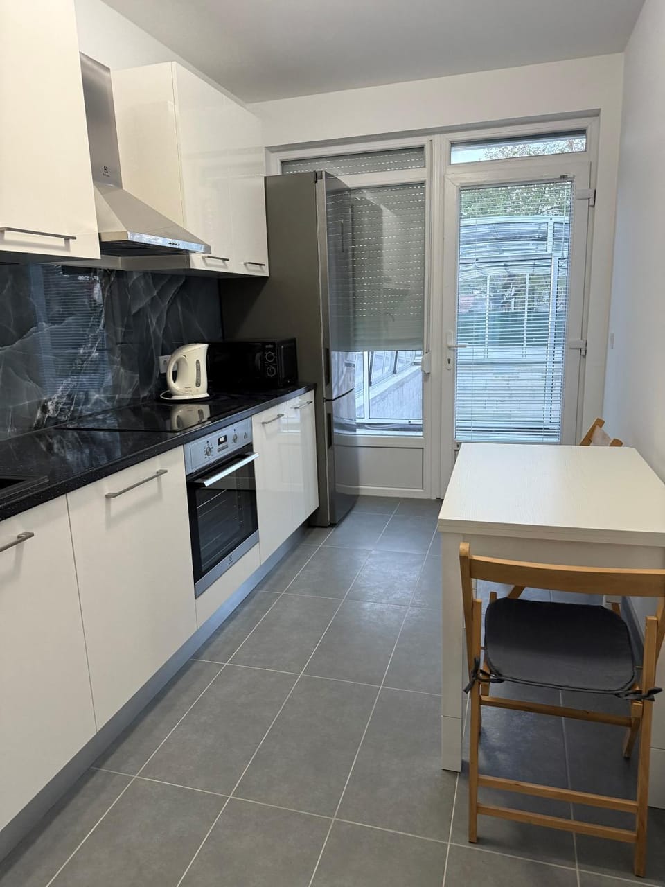 Communal kitchen, dishwasher, oven, stove