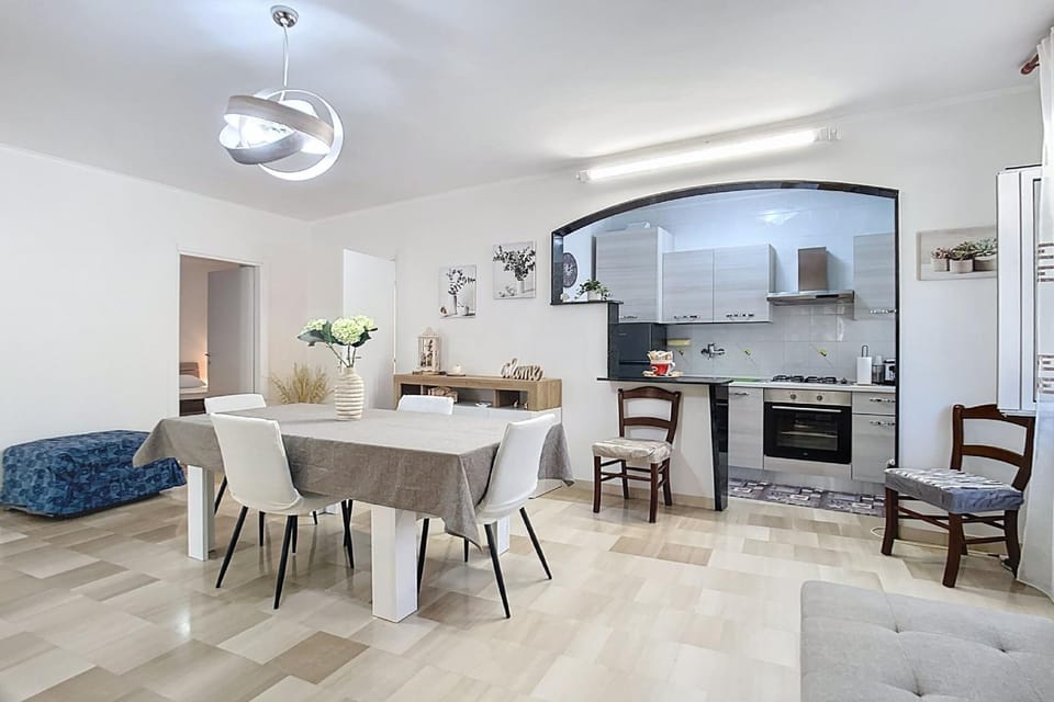 Property building, Kitchen or kitchenette, Living room
