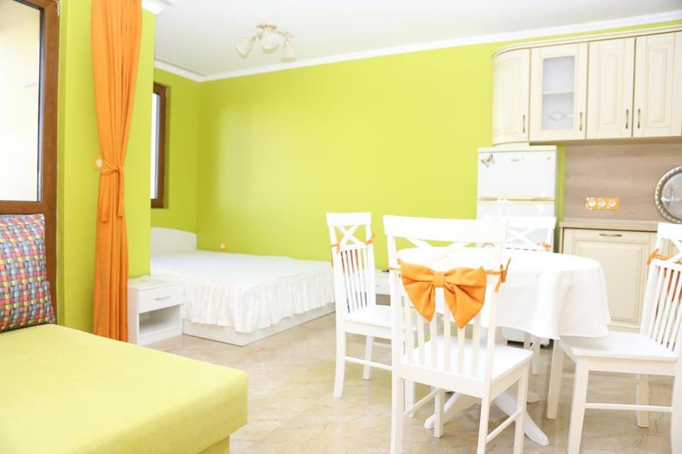 Bed, Kitchen or kitchenette, Living room, Photo of the whole room, Dining area, Bedroom
