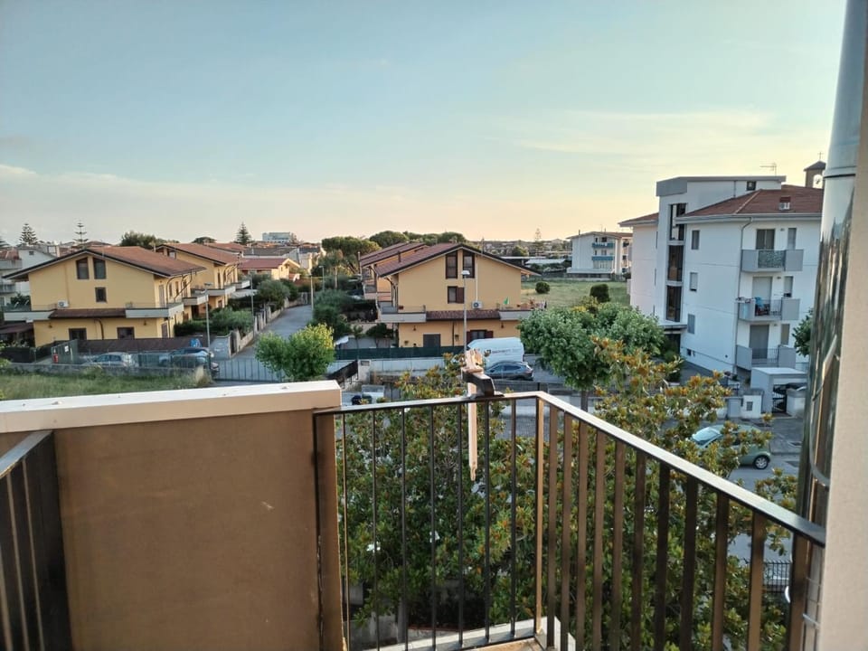 Property building, Day, Neighbourhood, Natural landscape, View (from property/room), Balcony/Terrace, City view, Street view, Location, Parking