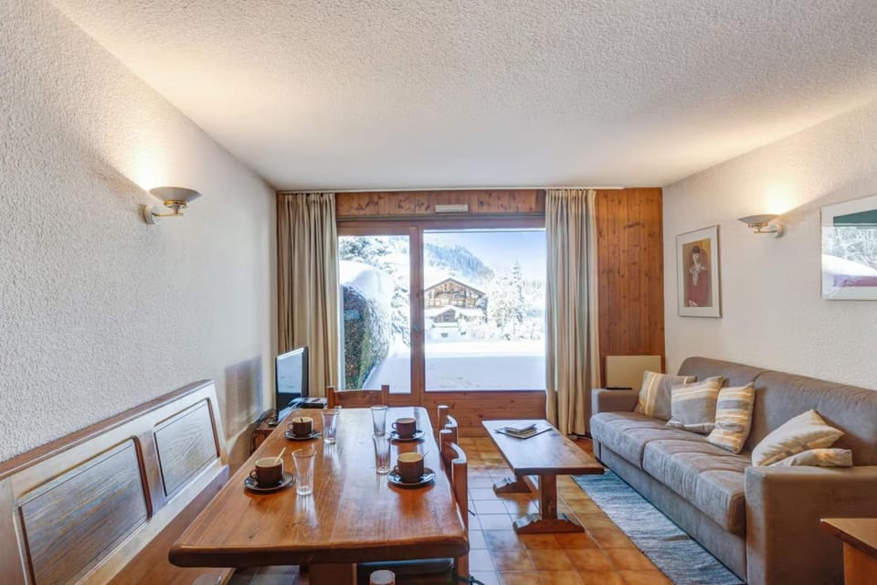 Apartment with garden on the snow front Apartment in Megève
