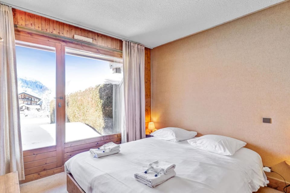 Apartment with garden on the snow front Apartment in Megève