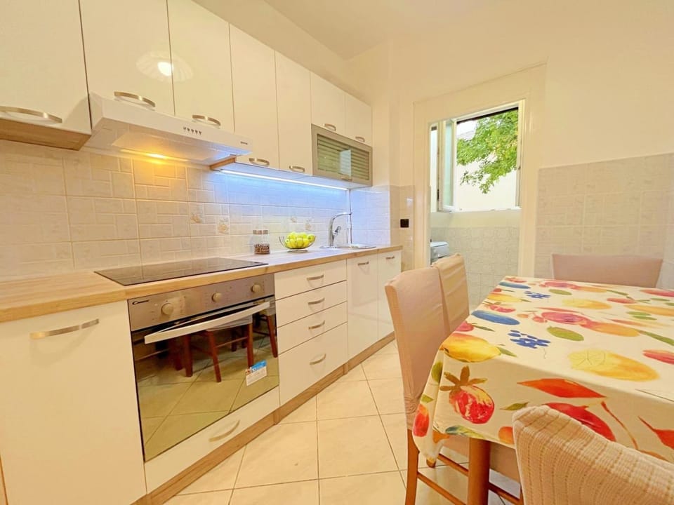 Kitchen or kitchenette, Photo of the whole room, Dining area, dishwasher, oven, stove
