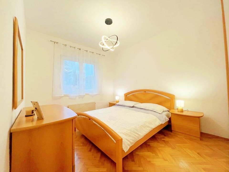 Bed, Day, Photo of the whole room, Bedroom, wardrobe