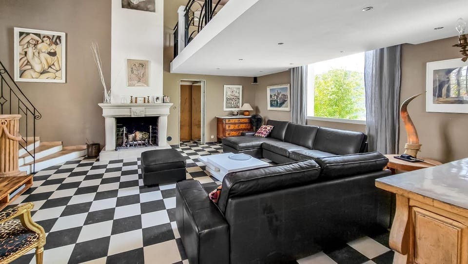 Living room, Seating area