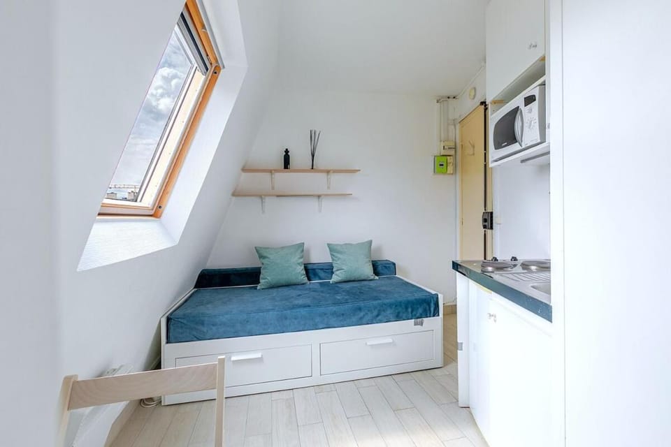 Bed, Kitchen or kitchenette