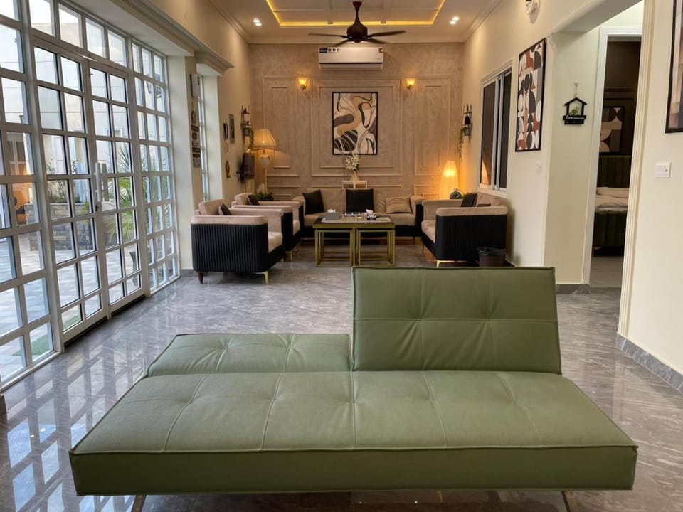 Communal lounge/ TV room, TV and multimedia, Living room, air conditioner