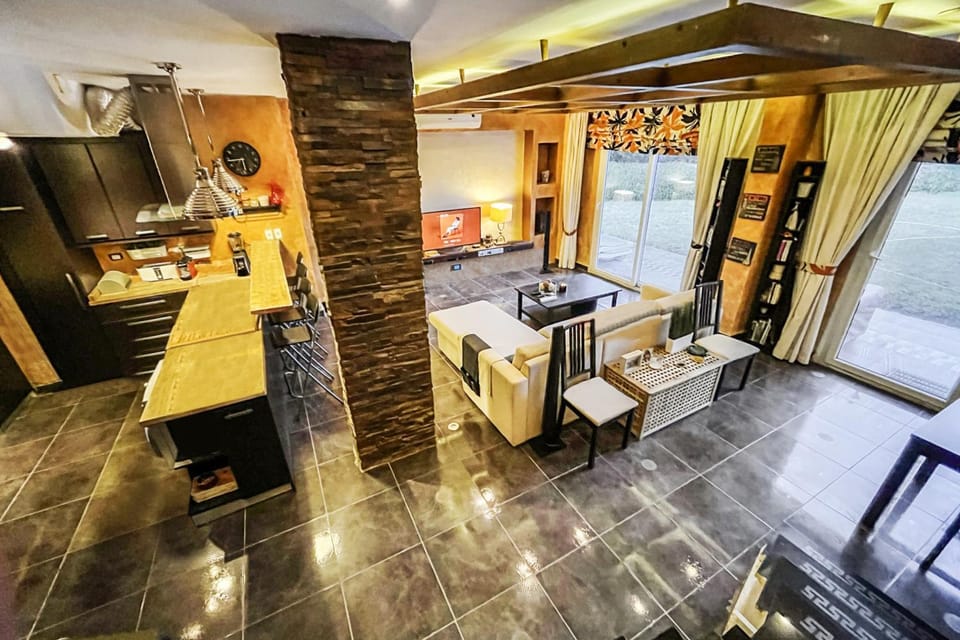 Garden, Living room, Dining area, Garden view, microwave, oven, pet friendly, stove, kitchen
