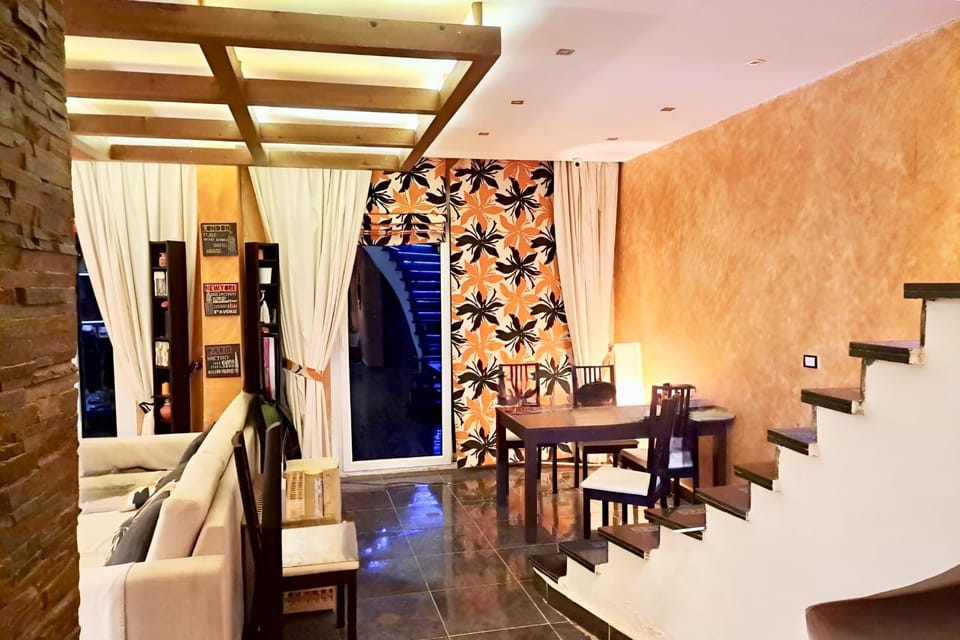 Garden, Living room, Seating area, Dining area, pet friendly