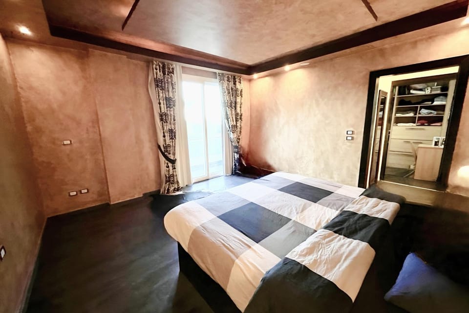 Bed, Garden, Photo of the whole room, Bedroom, Garden view, wardrobe, air conditioner