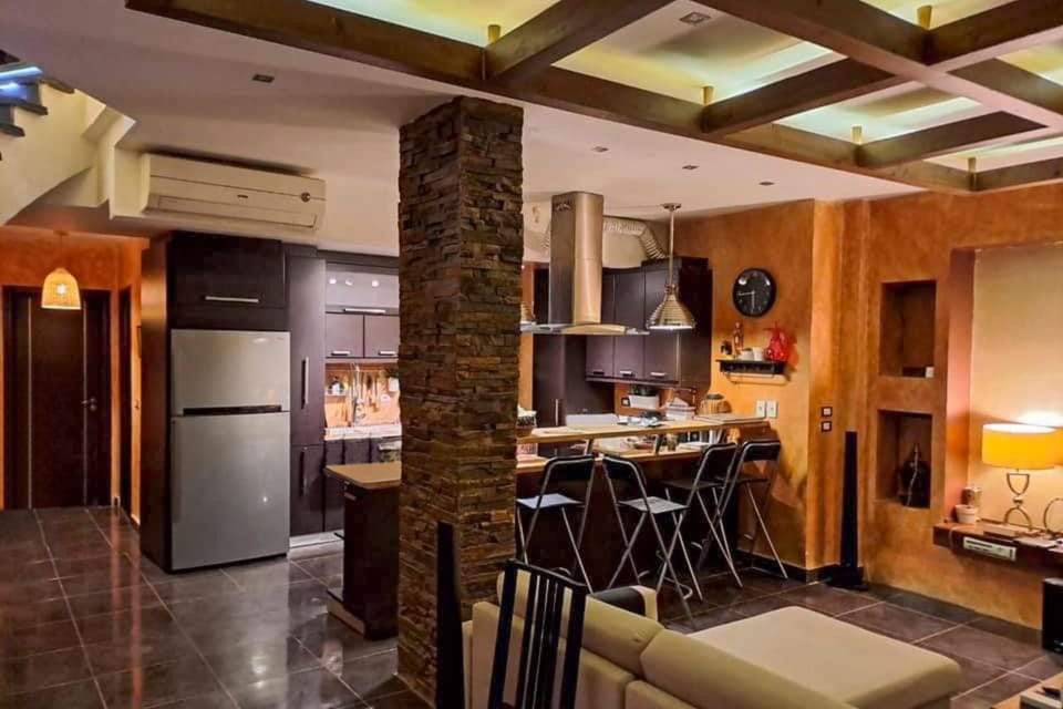 Living room, microwave, oven, pet friendly, stove, washing machine, kitchen