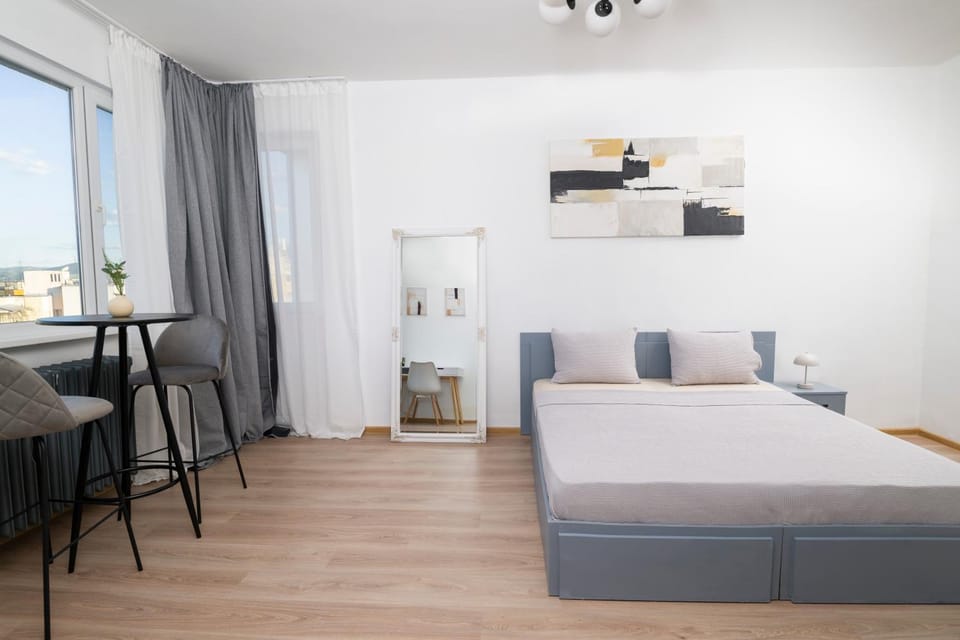 Bed, Seating area, Bedroom