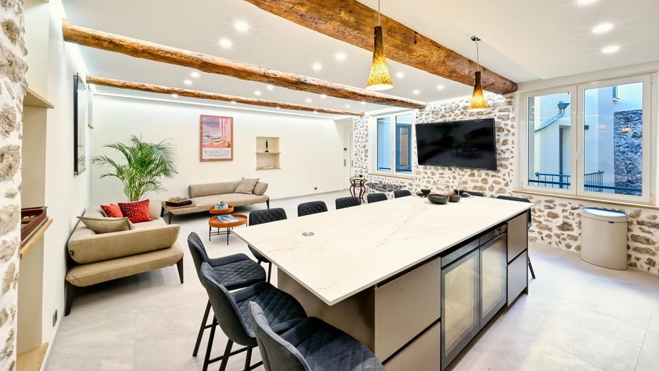 Communal lounge/ TV room, TV and multimedia, Living room, Seating area