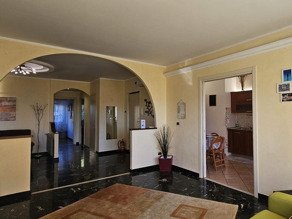 Facade/entrance, Living room, Seating area